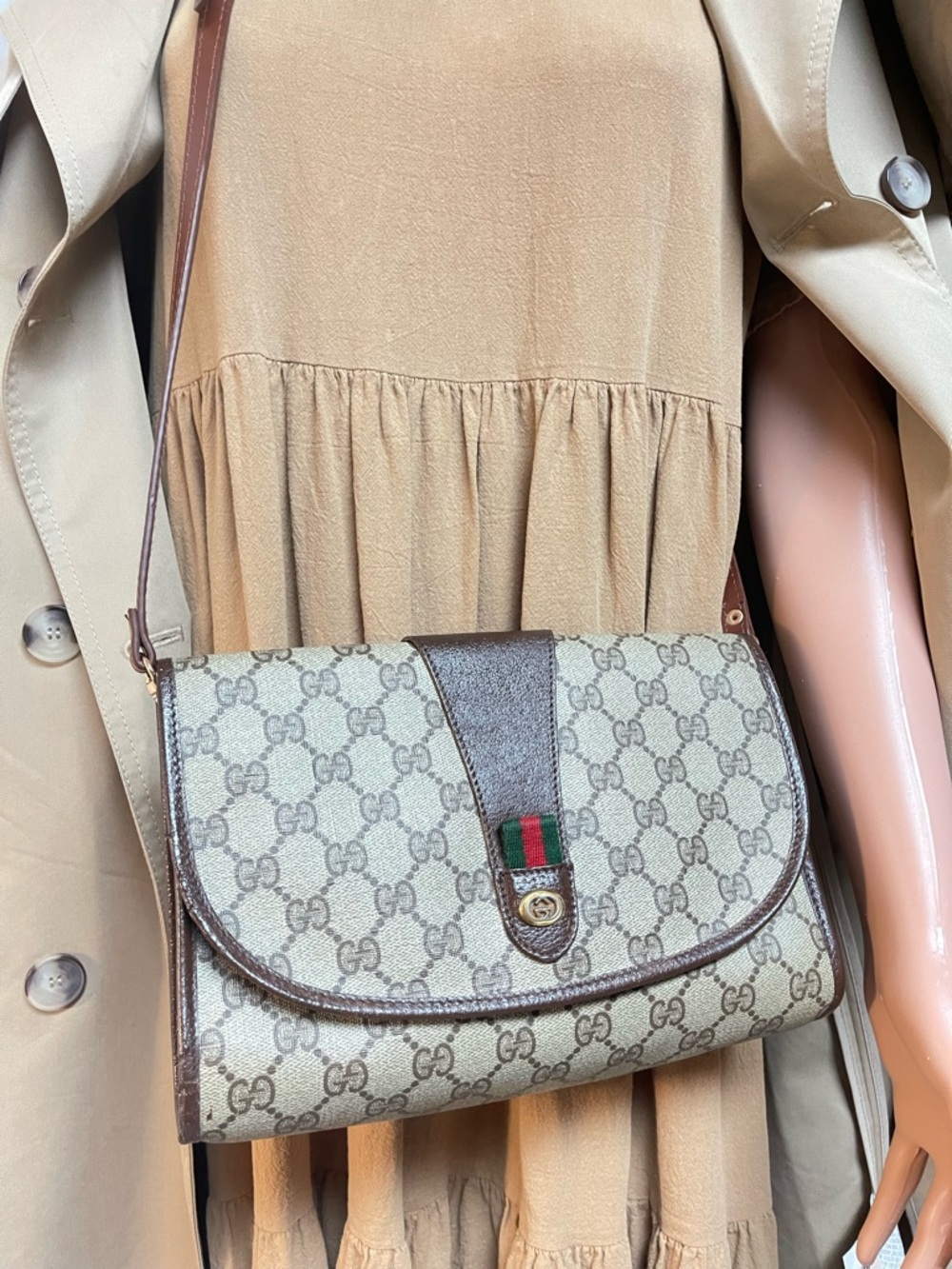 Authentic vintage Gucci web sherry line crossbody bag 89.01.030